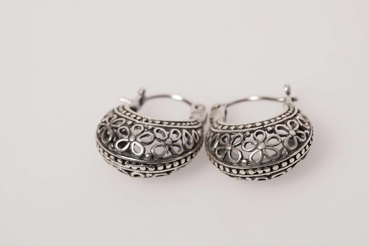 Filigree Handmade 925 Sterling Silver Earrings, Filigree Jewelry For WOur handcrafted 925 sterling silver earrings with filigree workmanship. design and production belongs to us. It was produced by our Syriac master. You can see the woFiligree Handmade 925 Sterling Silver Earrings