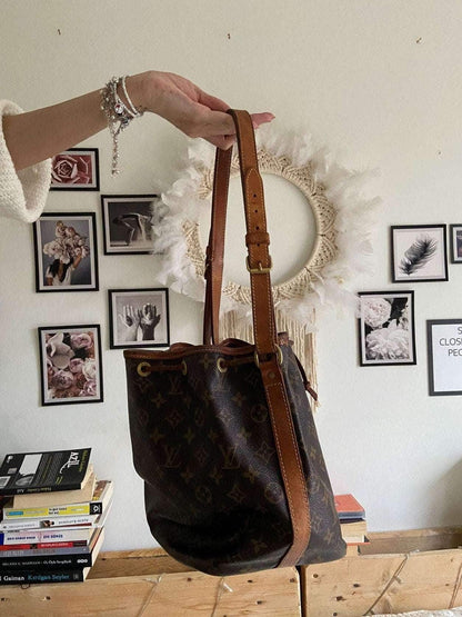 Authentic Louis Vuitton Noe Monogram shoulder bag with brown leather straps and vintage wear