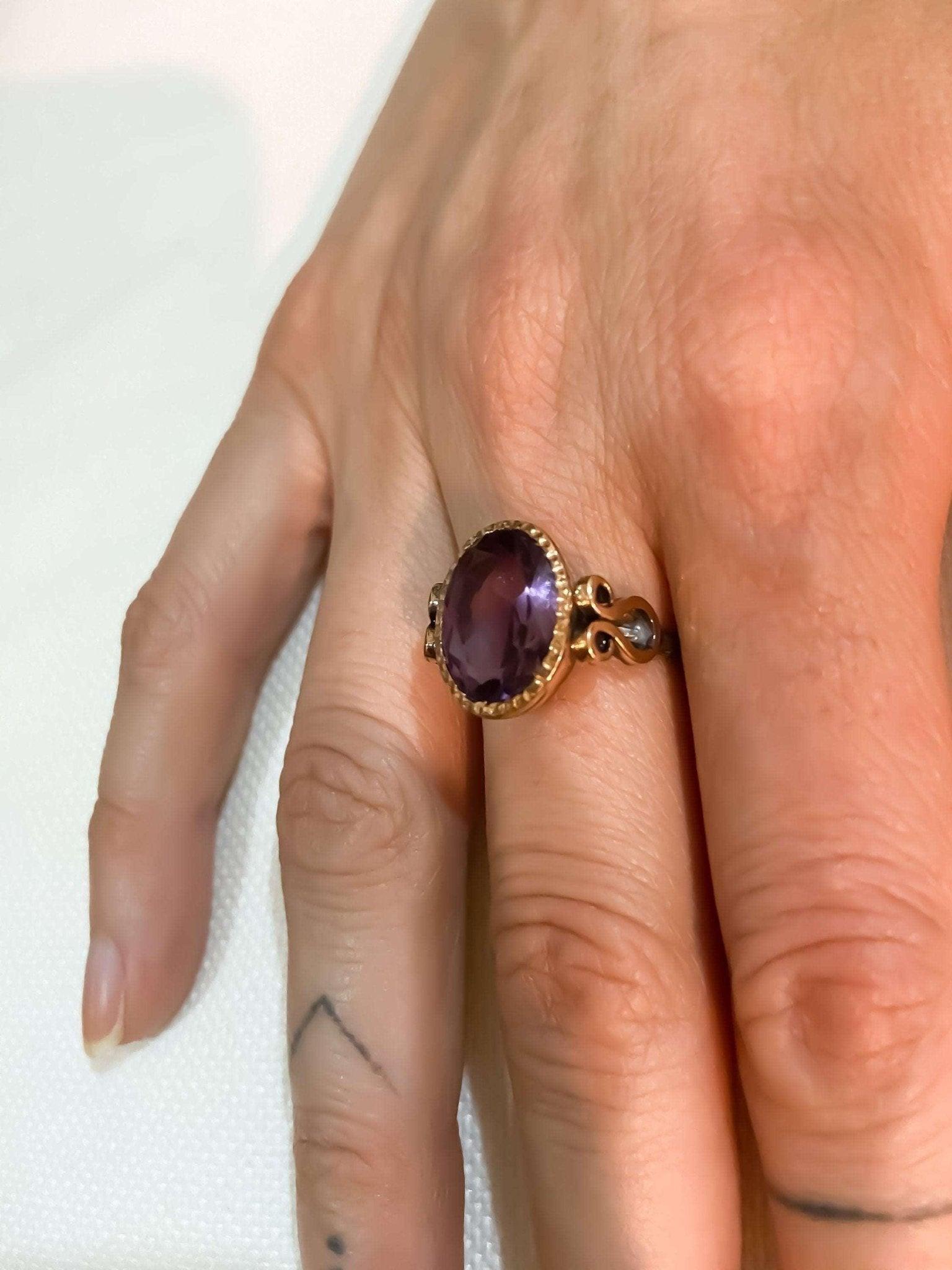 Amethyst Natural Stone 925 Sterling Silver Handmade Ring, Amethyst JewNatural Amethyst stone desing women's ring made with 925 sterling hand workmanship.it is completely handcrafted and design. Stone cutting and all our equipment used Amethyst Natural Stone