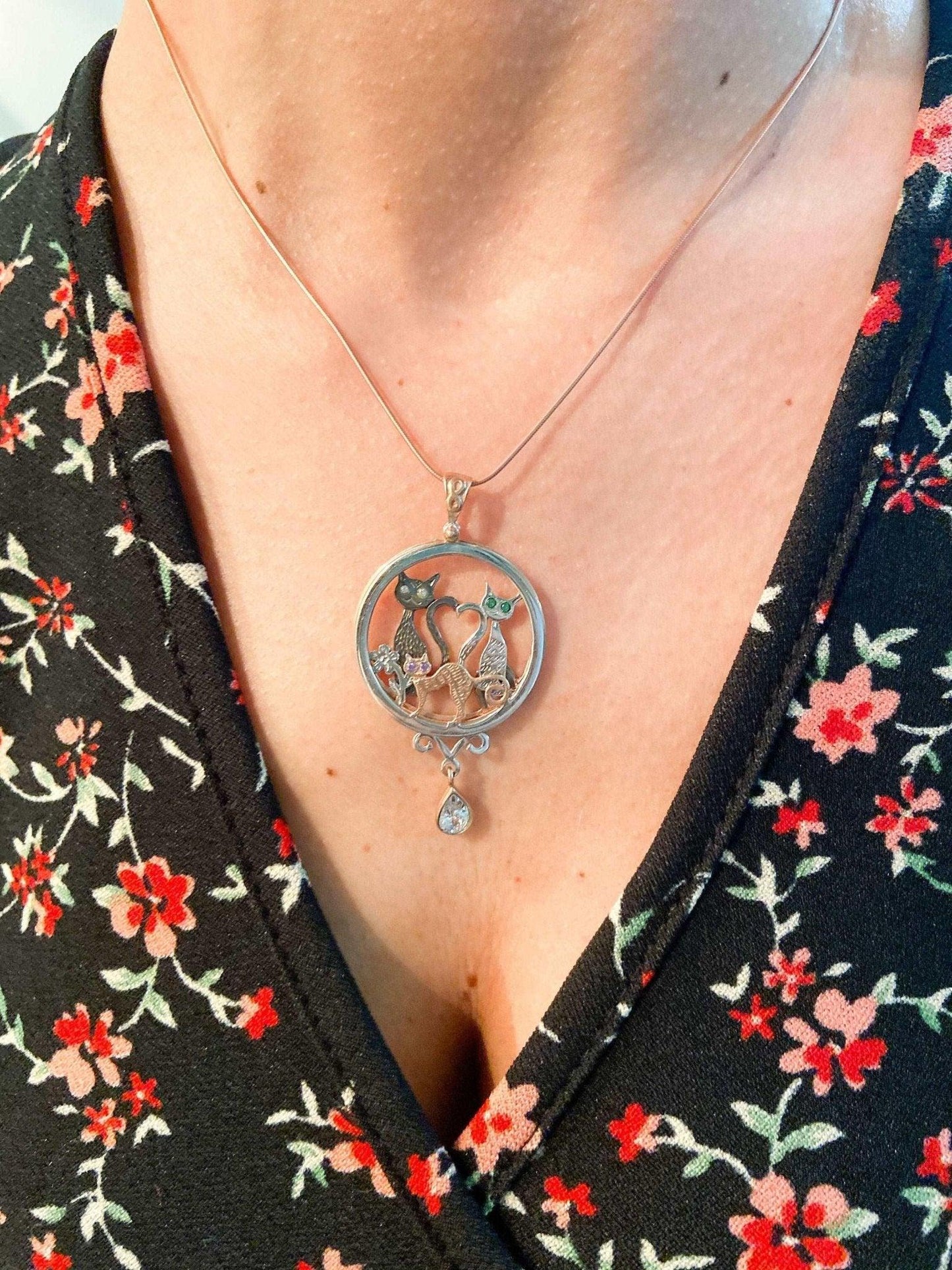 Cat Family Custom Design Pendant, 925 Sterling Silver Animal Necklace,İz Silver are in front of you with a specially designed necklace. Our cat family, which is worked with 925 sterling silver. Our necklace, which is designed and produCat Family Custom Design Pendant