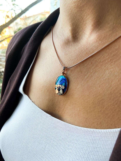 Cat Necklace 925 Sterling Silver Blue Abalone Gemstone Pendant, Animal925 sterling sterling silver and complety Handmade, decorated with abalone shell stone and produced by our masters. Inspired by the Cats in Love theme, we combine itCat Necklace