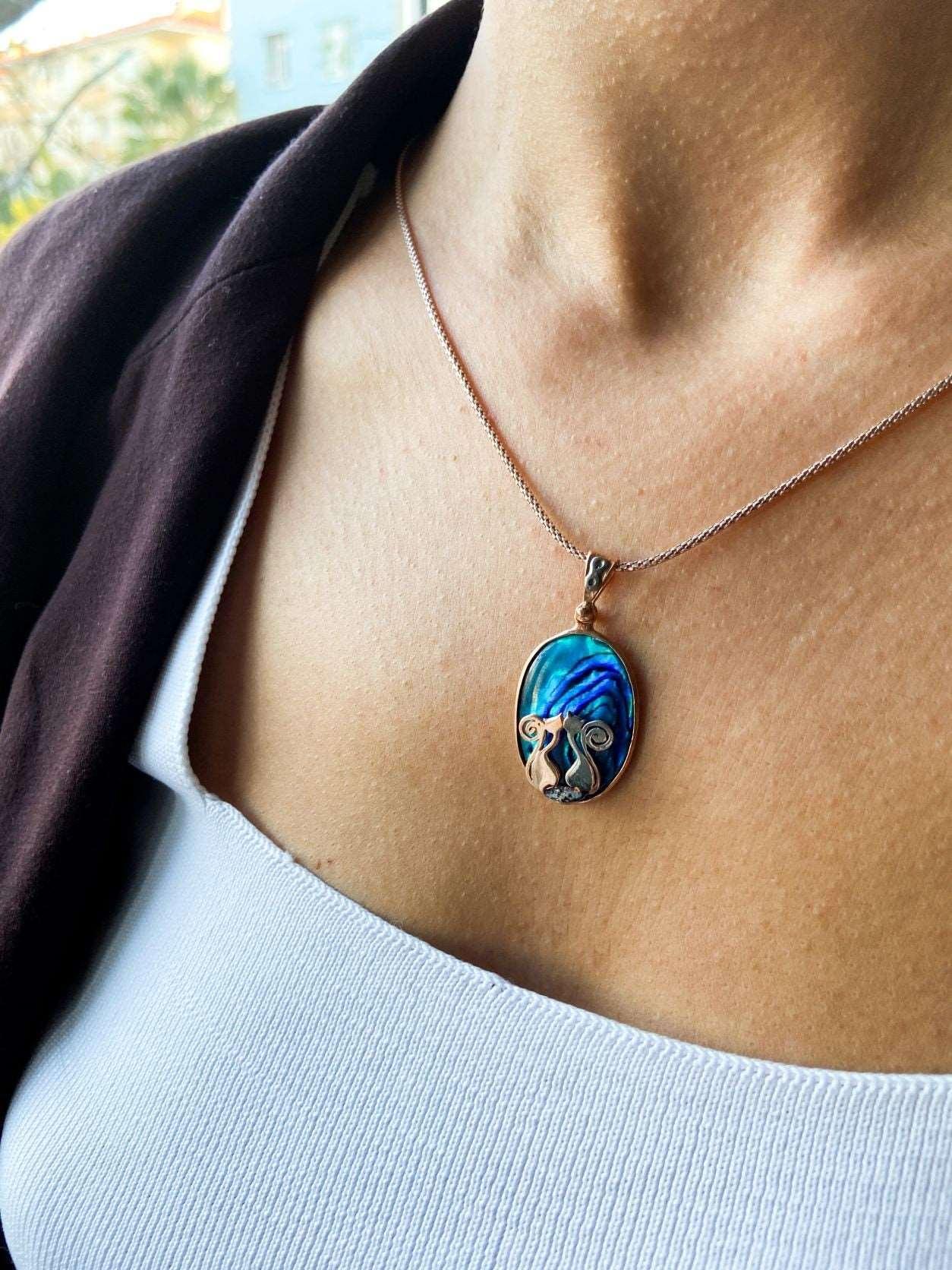 Cat Necklace 925 Sterling Silver Blue Abalone Gemstone Pendant, Animal925 sterling sterling silver and complety Handmade, decorated with abalone shell stone and produced by our masters. Inspired by the Cats in Love theme, we combine itCat Necklace