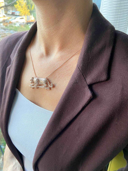 Champagne Color Leopard Custom Desing Necklace, Handmade Nacre WorkingUnique Champagne Color Leopard is 925 sterling silver and it is completely handcrafted.Stone is zircon gemstone.
Eyes is Emerald. Nacre Working Handmade Study. DesigChampagne Color Leopard