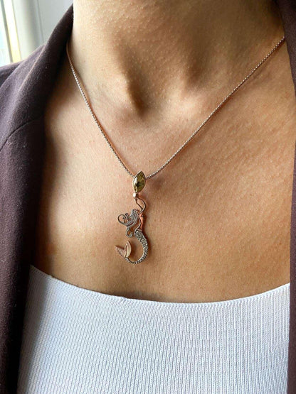 Citrine Stone Mermaid Jewelry Natural Citrine Stone Necklace For Women925 Sterling Silver A beautiful mermaid is swimming up to the surface, carrying a Natural Citrine Stone as a gift from the deep sea to the land world.
These speciallCitrine Stone Necklace