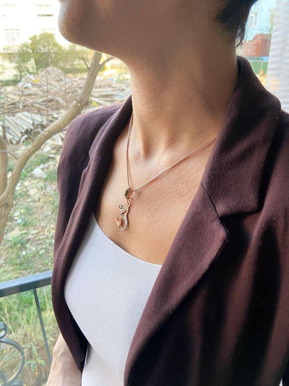 Citrine Stone Mermaid Jewelry Natural Citrine Stone Necklace For Women925 Sterling Silver A beautiful mermaid is swimming up to the surface, carrying a Natural Citrine Stone as a gift from the deep sea to the land world.
These speciallCitrine Stone Necklace