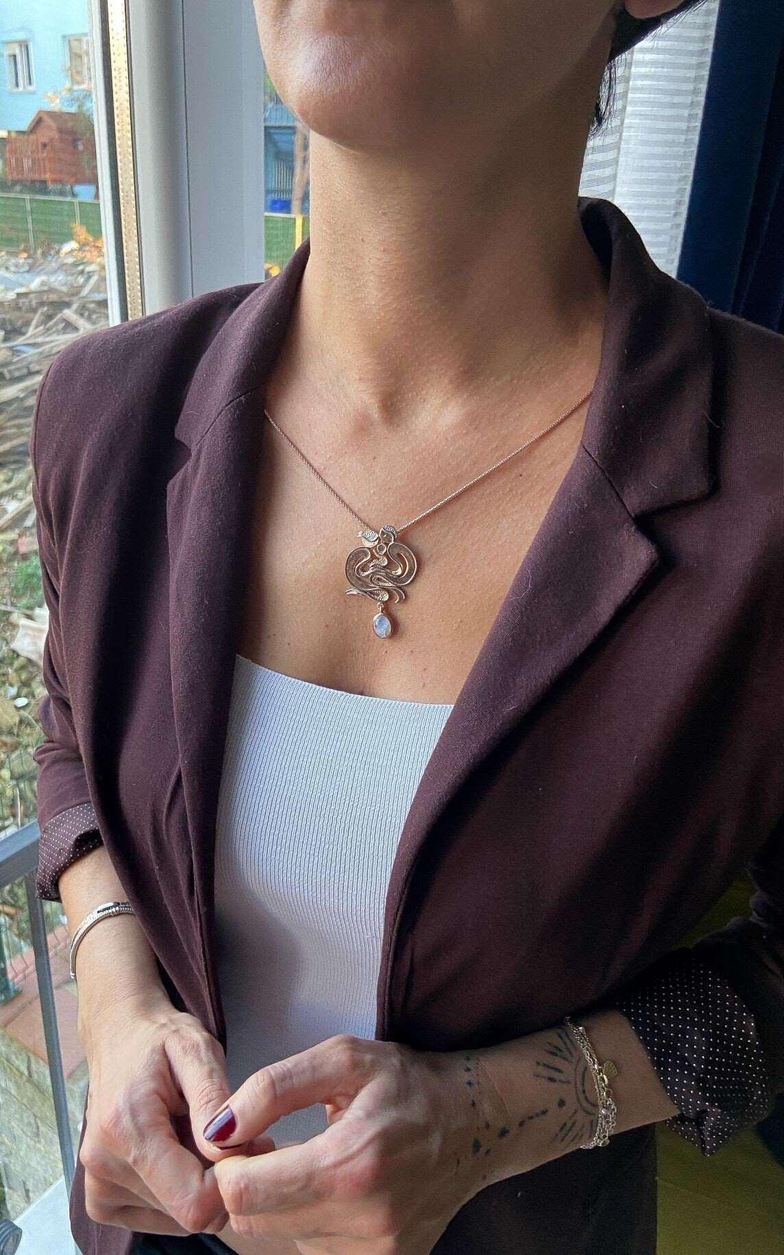 Custom Design Family Moonstone Necklace For Women, 925 Sterling Silver925 Sterling Silver Rose Gold Custom Design Family Moonstone Necklace For Women.
It is special for our customers who want to present a different gift to their loved Custom Design Family Moonstone Necklace