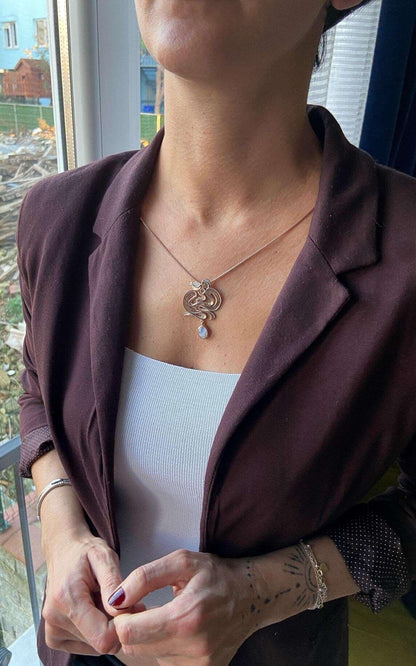 Custom Design Family Moonstone Necklace For Women, 925 Sterling Silver925 Sterling Silver Rose Gold Custom Design Family Moonstone Necklace For Women.
It is special for our customers who want to present a different gift to their loved Custom Design Family Moonstone Necklace