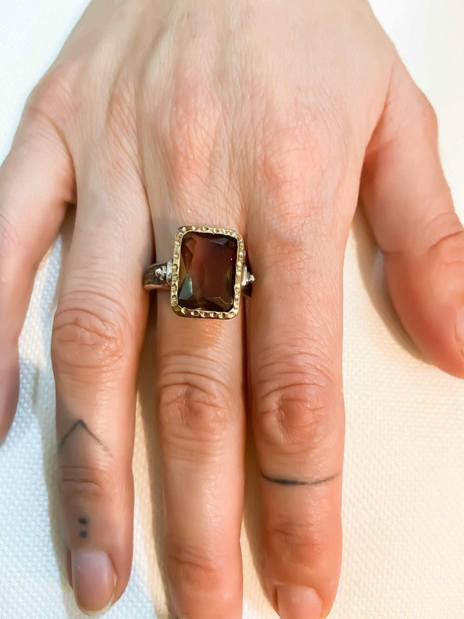 Diaspore Zultanite Stone Ring, 925 Sterling Silver Handmade Diaspore ZNatural Diaspore Zultanite stone desing women's ring made with 925 sterling hand workmanship.it is completely handcrafted and design. Stone cutting and all our equipDiaspore Zultanite Stone