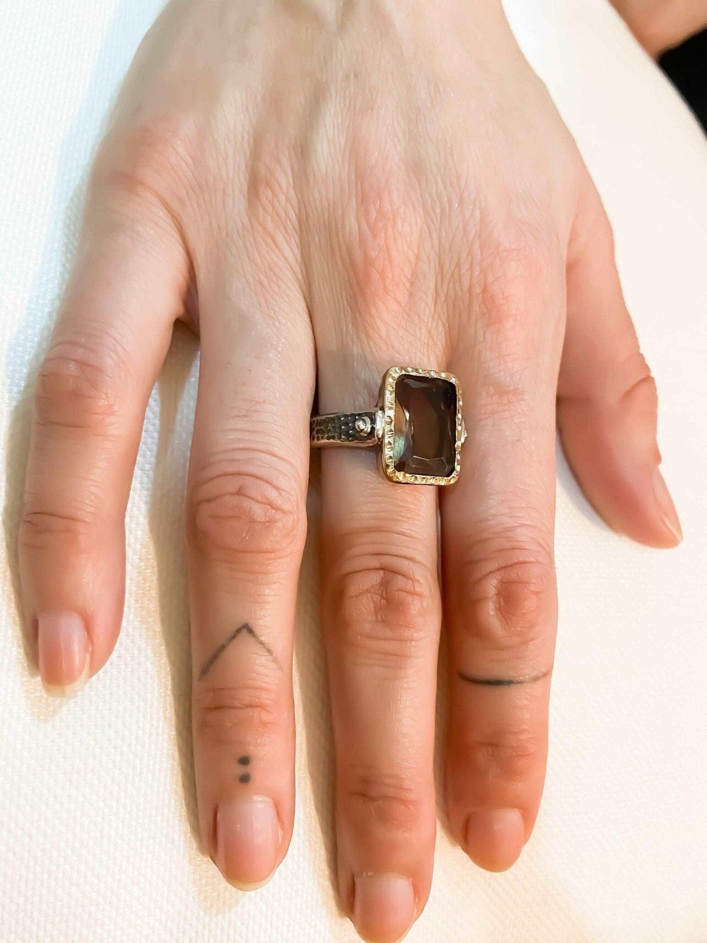 Diaspore Zultanite Stone Ring, 925 Sterling Silver Handmade Diaspore ZNatural Diaspore Zultanite stone desing women's ring made with 925 sterling hand workmanship.it is completely handcrafted and design. Stone cutting and all our equipDiaspore Zultanite Stone