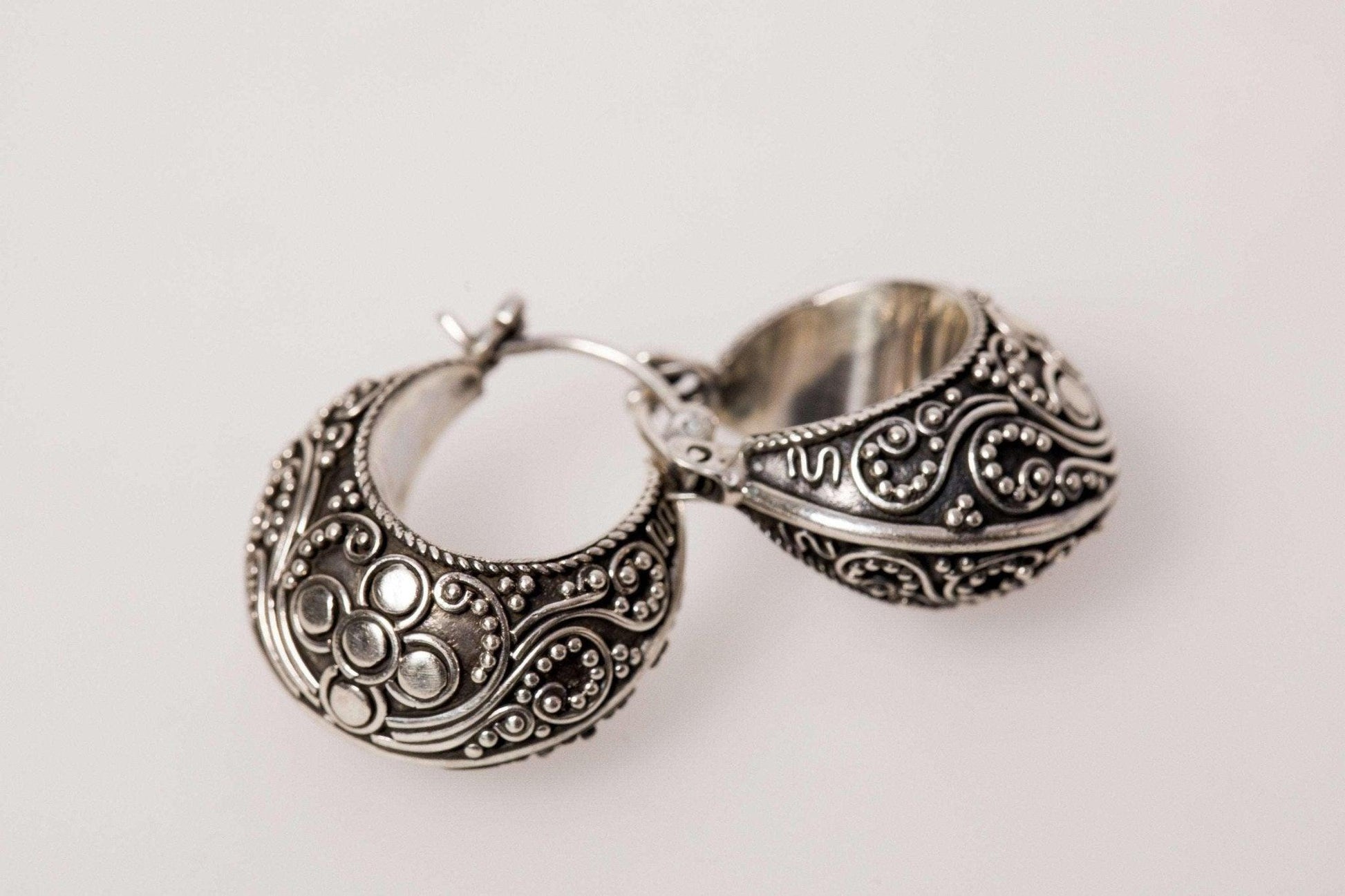 Filigree Handmade Stud Silver Earrings, Filigree Jewelry For Women, AcOur handcrafted 925 sterling silver earrings with filigree workmanship. design and production belongs to us. It was produced by our Syriac master. You can see the woFiligree Handmade Stud Silver Earrings