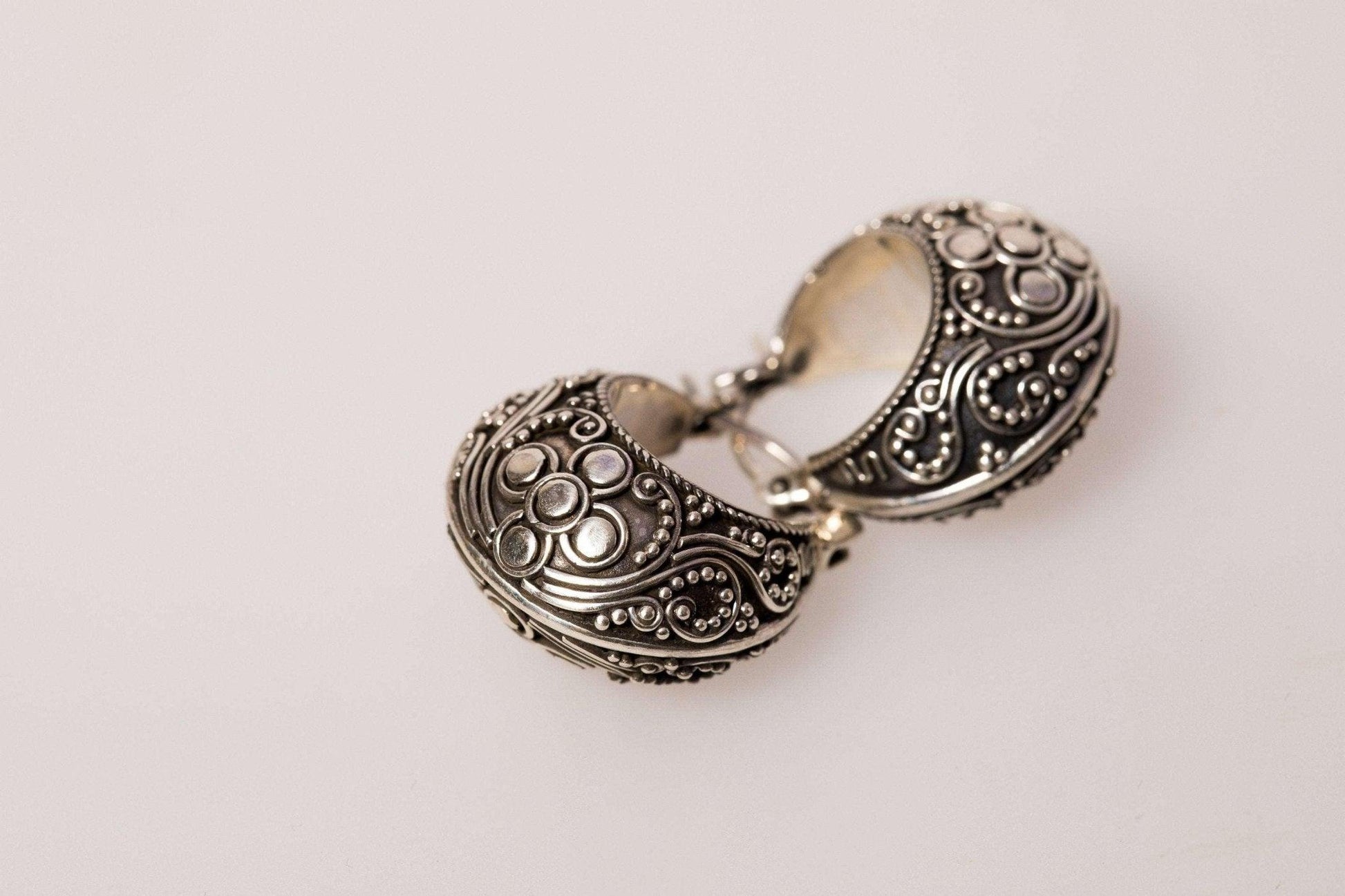 Filigree Handmade Stud Silver Earrings, Filigree Jewelry For Women, AcOur handcrafted 925 sterling silver earrings with filigree workmanship. design and production belongs to us. It was produced by our Syriac master. You can see the woFiligree Handmade Stud Silver Earrings