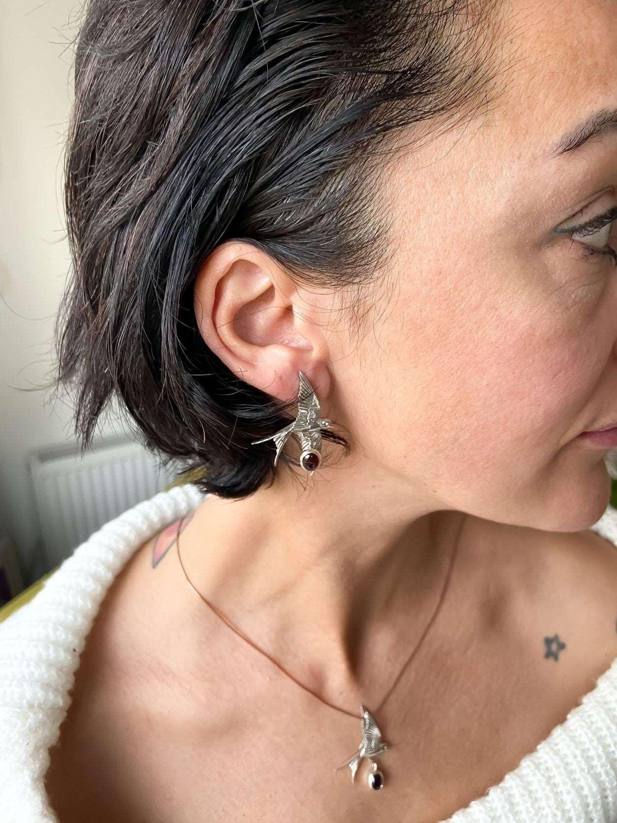 Garnet Stone Sparrow Silver Stud Earrings, Handmade Sparrow 925 SterliGarnet GemStone Our sparrow bird designs were designed by our design team. It is completely handcrafted by our craftsmen. They are movable wings whose wings can be uGarnet Stone Sparrow