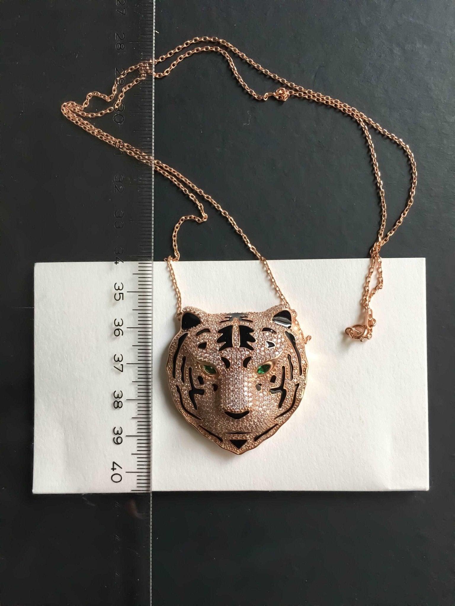 Leopard Head Emerald Eye Nacre Working Necklace,  Unique Desing HandmaOur Leopard Head is 925 sterling silver and it is completely handcrafted.Stone is zircon gemstone.
Eyes is Emerald. Nacre Working Handmade Study. Design production aLeopard Head Emerald Eye