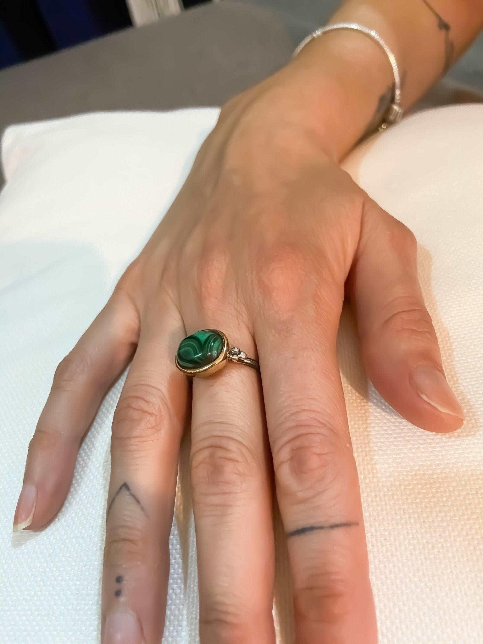 Malachite Natural Stone Ring, 925 Sterling Silver Malachite Green RingMalachite stone desing women's ring made with 925 sterling hand workmanship.it is completely handcrafted and design. Stone cutting and all our equipment used are firMalachite Natural Stone Ring