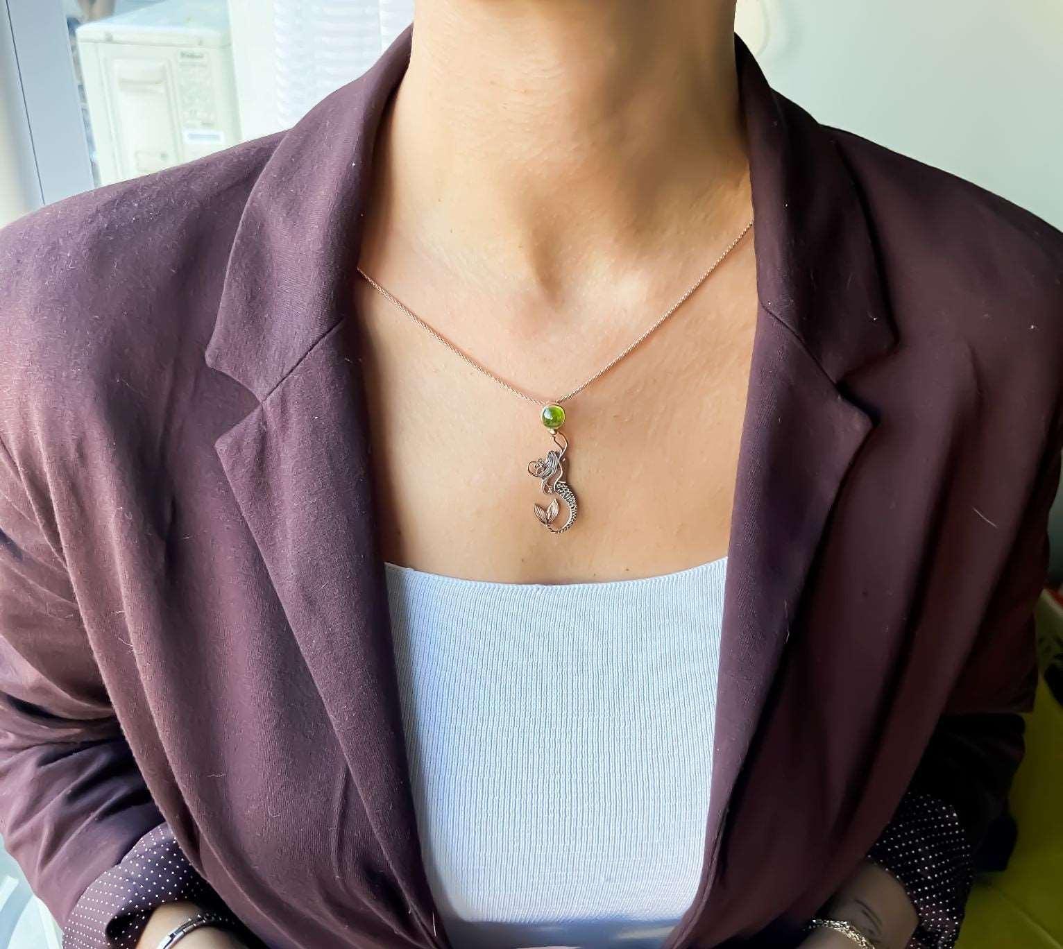 Mermaid First Quality Peridot Natural Stone 925 Sterling Silver NecklaMermaid peridot pendant Necklace. Designs were designed by our design team. It is completely handcrafted by our craftsmen. These completely special design earrings aMermaid First Quality Peridot