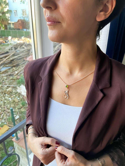 Mermaid First Quality Peridot Natural Stone 925 Sterling Silver NecklaMermaid peridot pendant Necklace. Designs were designed by our design team. It is completely handcrafted by our craftsmen. These completely special design earrings aMermaid First Quality Peridot