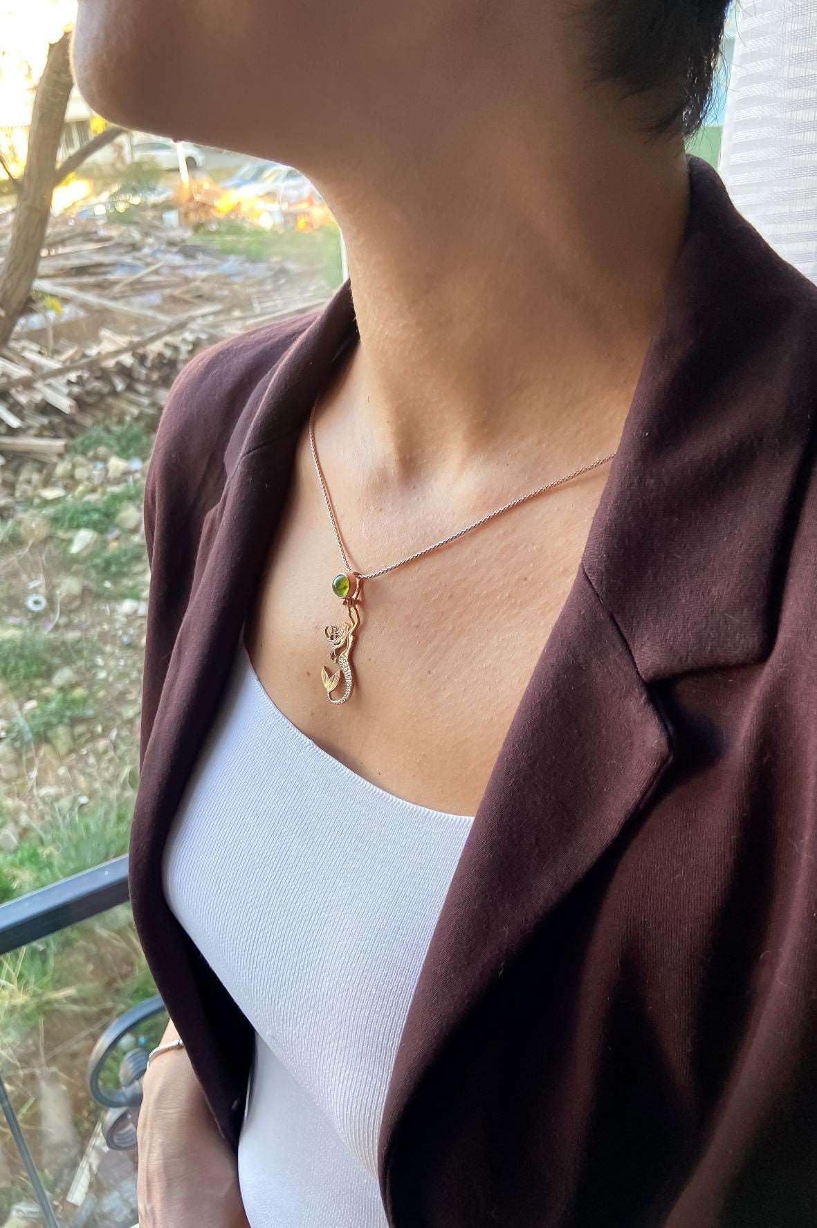 Mermaid First Quality Peridot Natural Stone 925 Sterling Silver NecklaMermaid peridot pendant Necklace. Designs were designed by our design team. It is completely handcrafted by our craftsmen. These completely special design earrings aMermaid First Quality Peridot