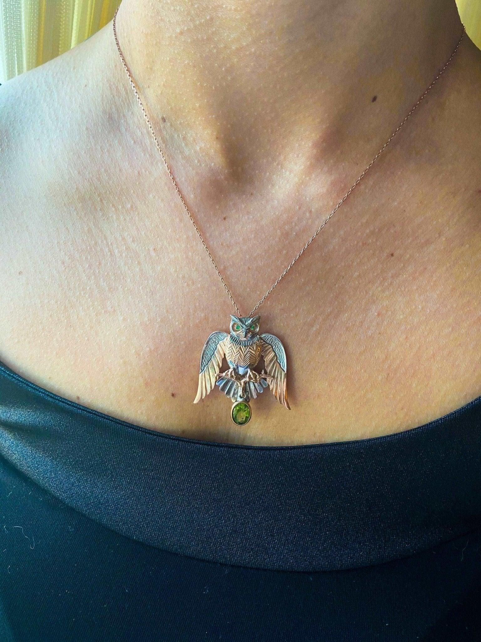 Peridot Stone Owl Custom Desing 925 Sterling Silver Handmade Necklace,Our Owl is ​​925 sterling silver and it is completely handcrafted. The eyes you see on it are decorated with emeralds.the bottom stone is the Peridot Gemstone.It is Peridot Stone Owl