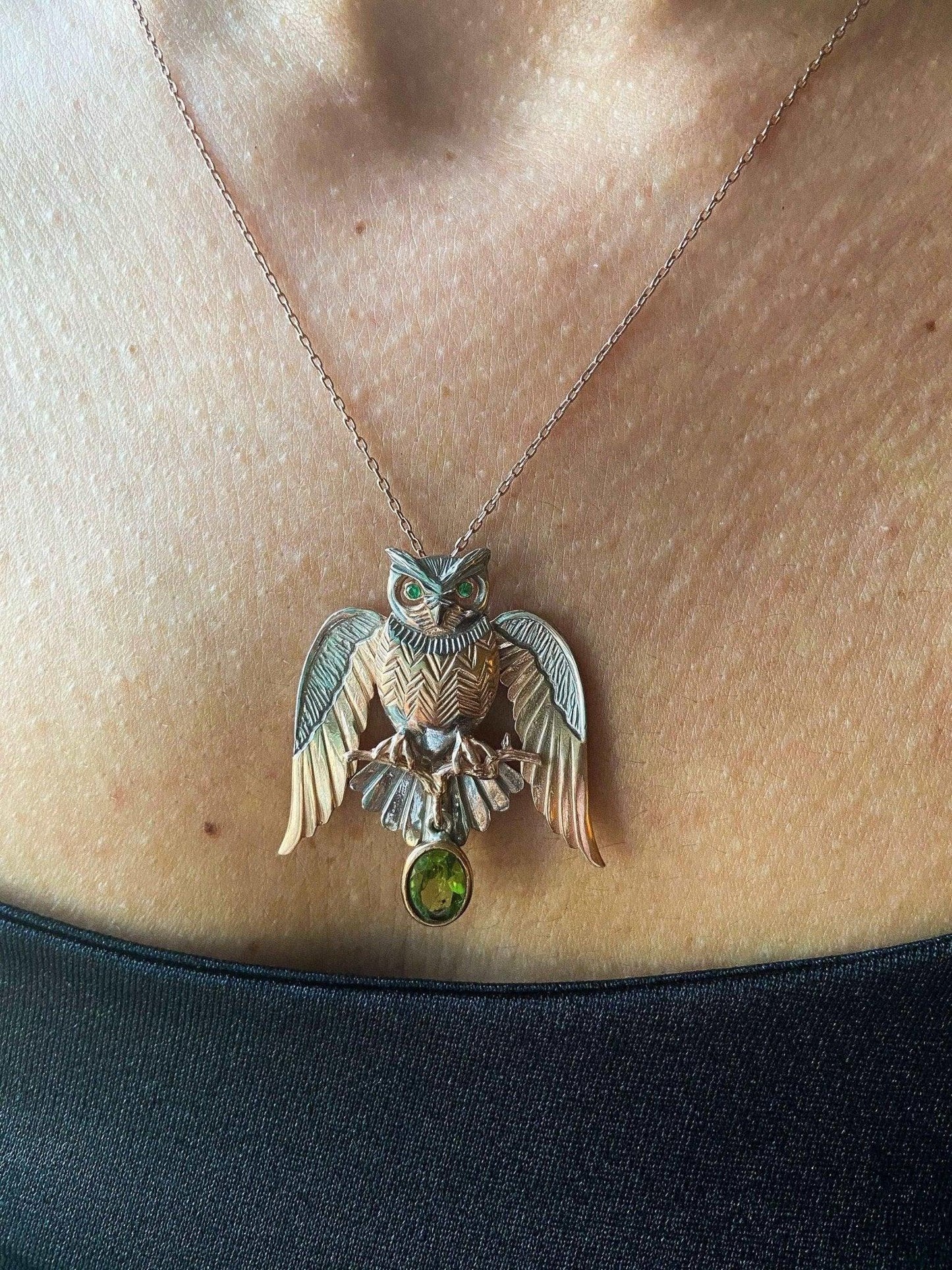 Peridot Stone Owl Custom Desing 925 Sterling Silver Handmade Necklace,Our Owl is ​​925 sterling silver and it is completely handcrafted. The eyes you see on it are decorated with emeralds.the bottom stone is the Peridot Gemstone.It is Peridot Stone Owl