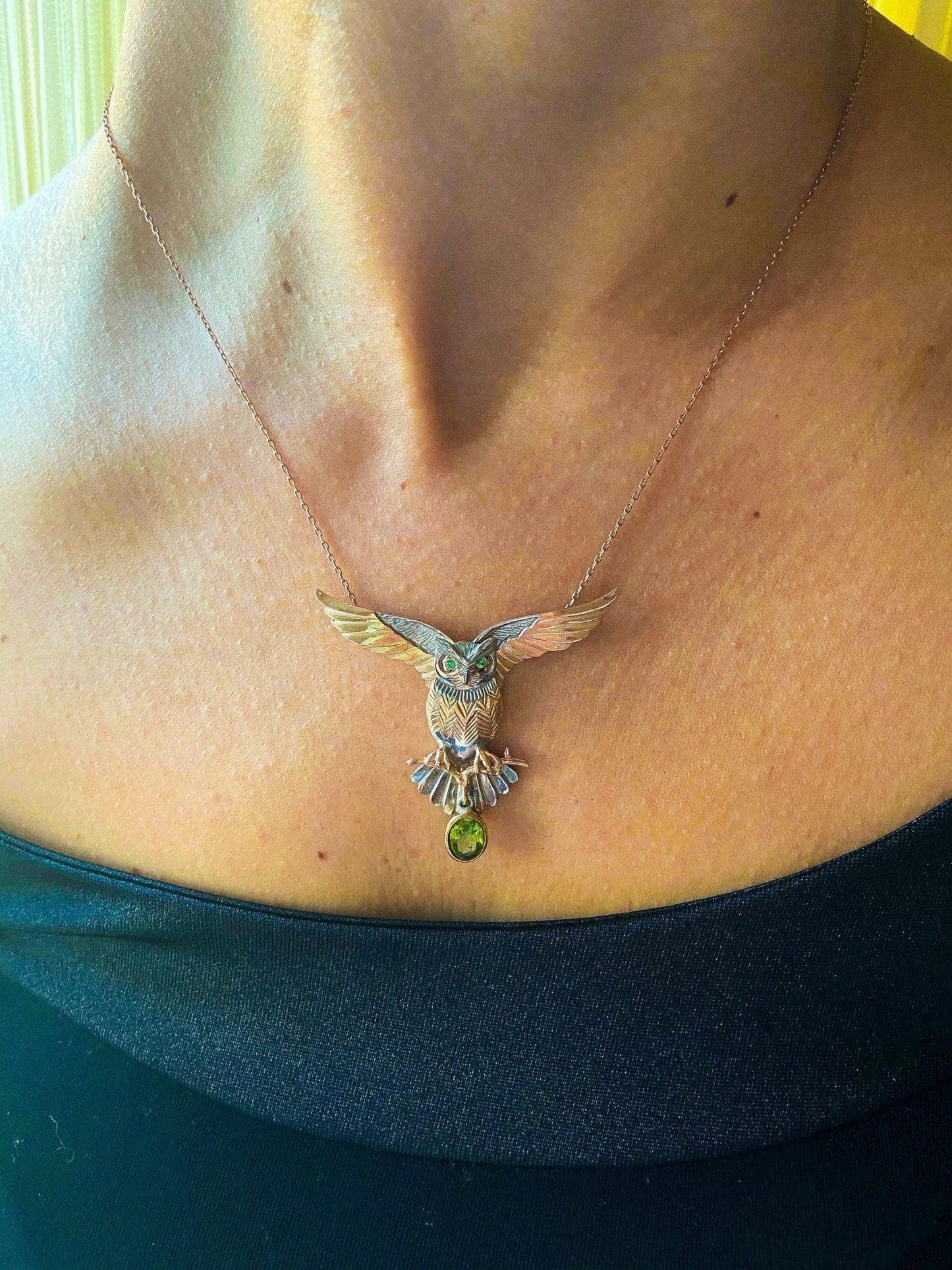 Peridot Stone Owl Custom Desing 925 Sterling Silver Handmade Necklace,Our Owl is ​​925 sterling silver and it is completely handcrafted. The eyes you see on it are decorated with emeralds.the bottom stone is the Peridot Gemstone.It is Peridot Stone Owl