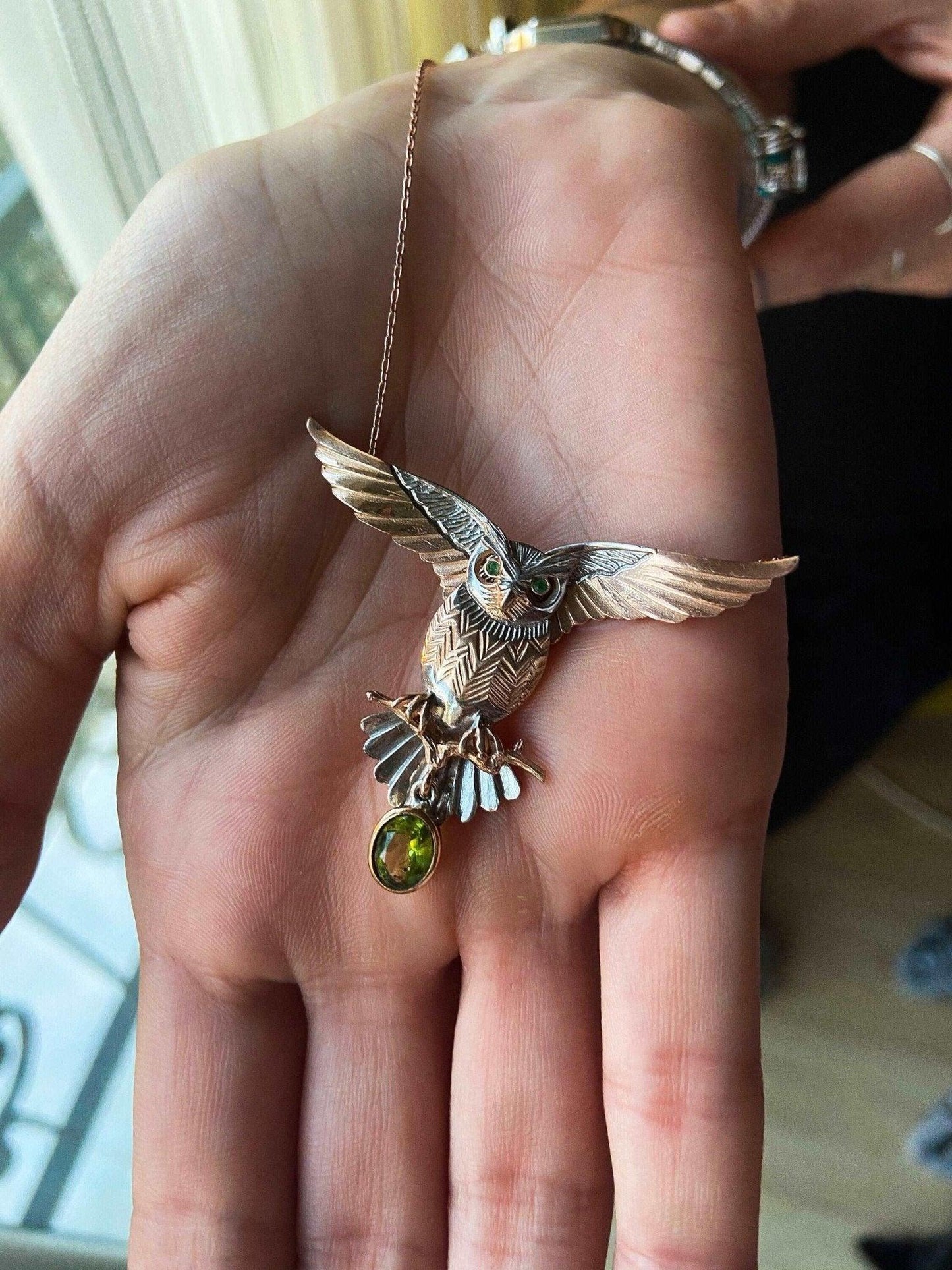 Peridot Stone Owl Custom Desing 925 Sterling Silver Handmade Necklace,Our Owl is ​​925 sterling silver and it is completely handcrafted. The eyes you see on it are decorated with emeralds.the bottom stone is the Peridot Gemstone.It is Peridot Stone Owl