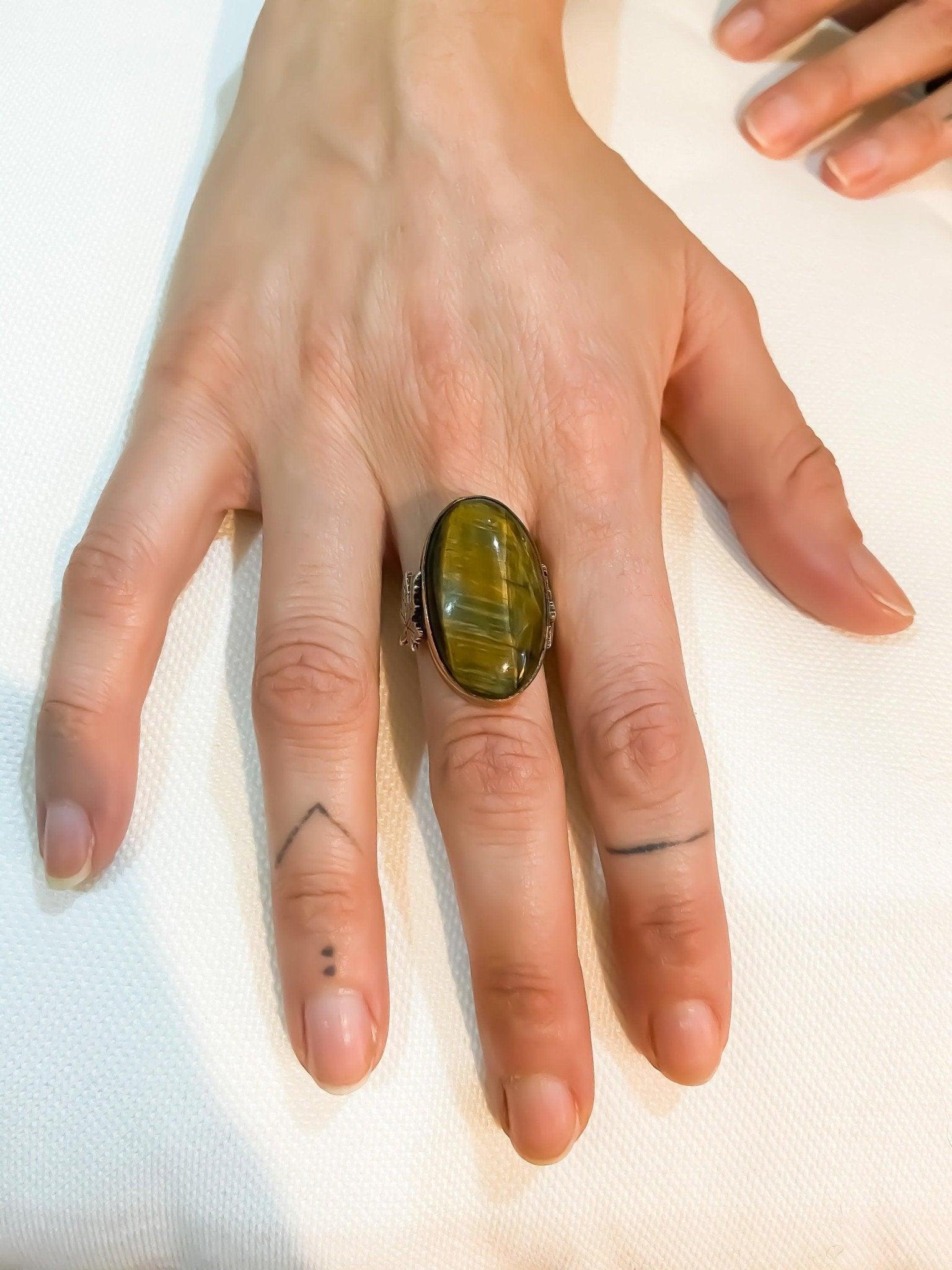 Rutilated Quartz Handmade Women Ring, 925 Sterling Silver Rutilated QuNatural Rutilated Quartz stone desing women's ring made with 925 sterling hand workmanship.it is completely handcrafted and design. Stone cutting and all our equipmeRutilated Quartz Handmade Women Ring