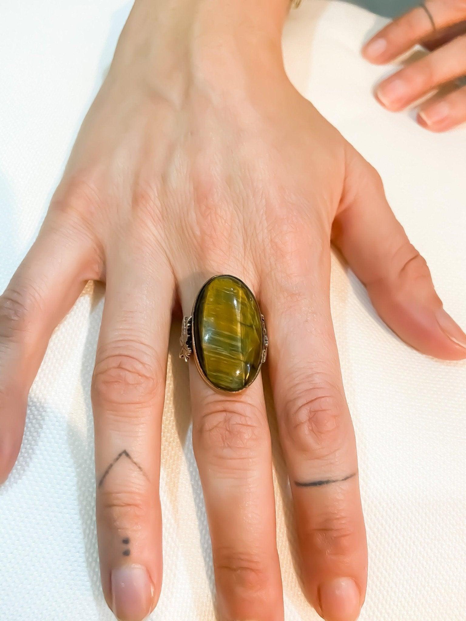 Rutilated Quartz Handmade Women Ring, 925 Sterling Silver Rutilated QuNatural Rutilated Quartz stone desing women's ring made with 925 sterling hand workmanship.it is completely handcrafted and design. Stone cutting and all our equipmeRutilated Quartz Handmade Women Ring