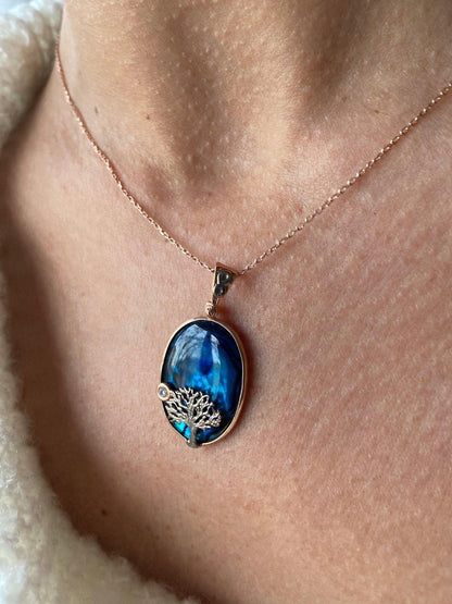 Silver Tree of Life Abalone Shell Necklaces, Jewelry Abalone GemstonesIt is handcrafted on 925 sterling sterling silver, decorated with abalone shell stone and produced by our masters. Inspired by the Tree of Life theme, we combine it Silver Tree of Life