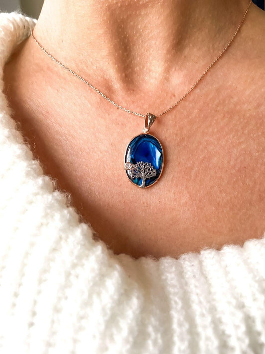 Silver Tree of Life Abalone Shell Necklaces, Jewelry Abalone GemstonesIt is handcrafted on 925 sterling sterling silver, decorated with abalone shell stone and produced by our masters. Inspired by the Tree of Life theme, we combine it Silver Tree of Life