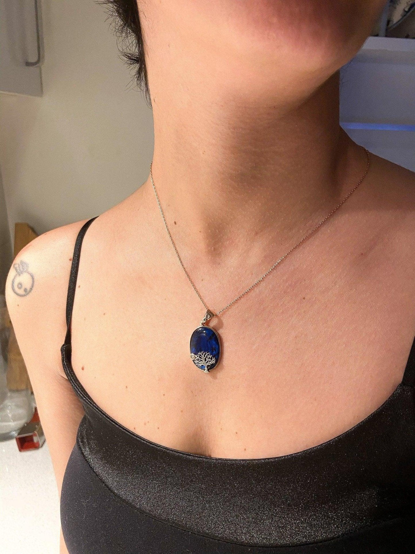 Silver Tree of Life Abalone Shell Necklaces, Jewelry Abalone GemstonesIt is handcrafted on 925 sterling sterling silver, decorated with abalone shell stone and produced by our masters. Inspired by the Tree of Life theme, we combine it Silver Tree of Life