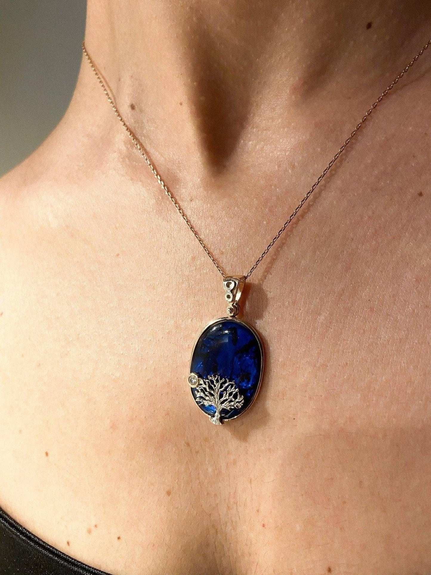 Silver Tree of Life Abalone Shell Necklaces, Jewelry Abalone GemstonesIt is handcrafted on 925 sterling sterling silver, decorated with abalone shell stone and produced by our masters. Inspired by the Tree of Life theme, we combine it Silver Tree of Life