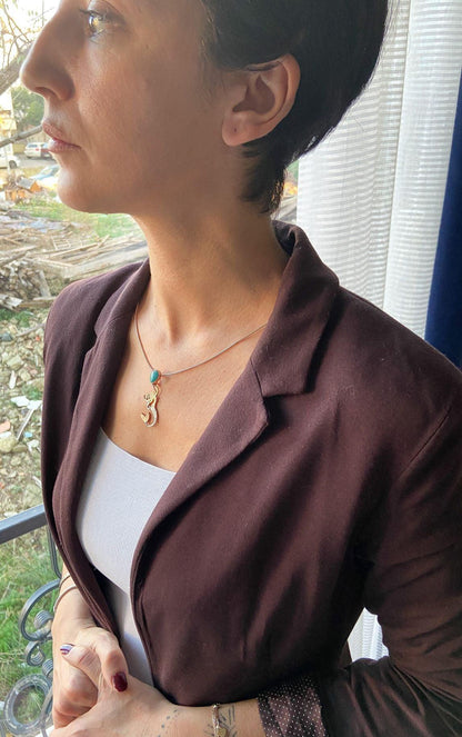TURQUOISE Stone  Mermaid Jewelry Natural Necklace For Women, Custom De925 Sterling Silver A beautiful mermaid is swimming up to the surface, carrying a Natural Turquoise Stone as a gift from the deep sea to the land world.
These speciaTurquoise Stone